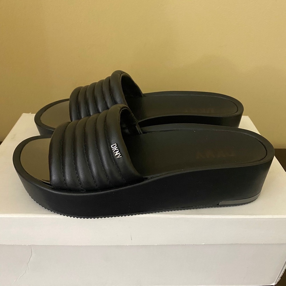 DKNY Women's Jansa Platform Sandal Flat